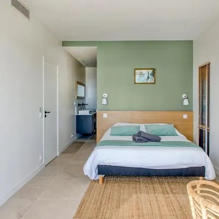 Classee 4 Etoiles , Vue , Piscine, Clim, Parking Villa *
