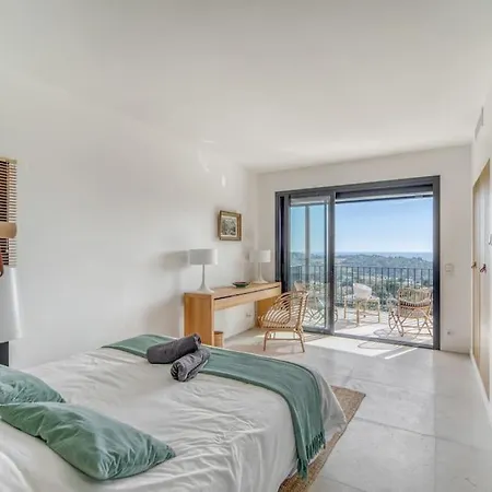 Classée 4 étoiles , Vue , Piscine, Clim, Parking