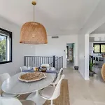 Classée 4 étoiles , Vue , Piscine, Clim, Parking *