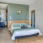 Classée 4 étoiles , Vue , Piscine, Clim, Parking