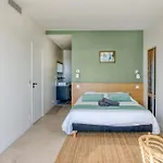 Classée 4 étoiles , Vue , Piscine, Clim, Parking Villa *