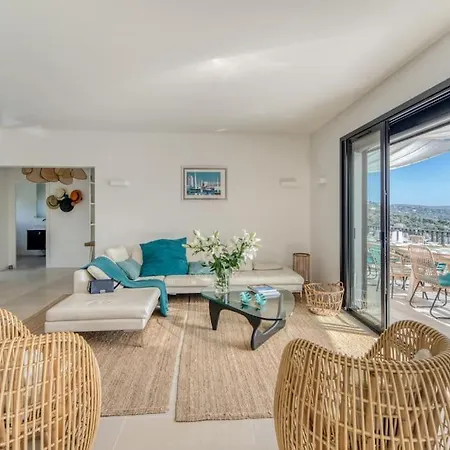 Classée 4 étoiles , Vue , Piscine, Clim, Parking *