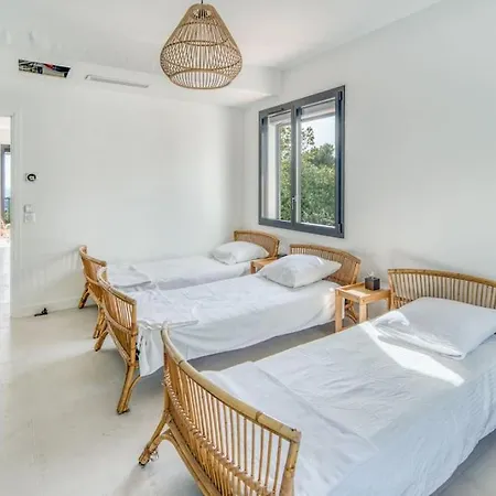 Classée 4 étoiles , Vue , Piscine, Clim, Parking