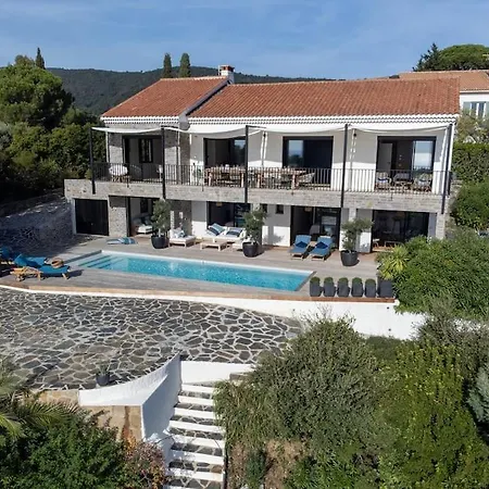 Classée 4 étoiles , Vue , Piscine, Clim, Parking Villa *