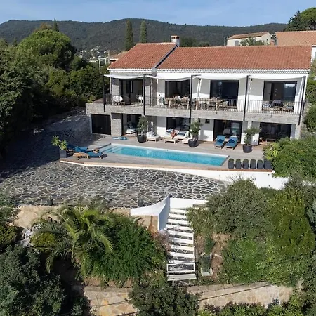 Classée 4 étoiles , Vue , Piscine, Clim, Parking *