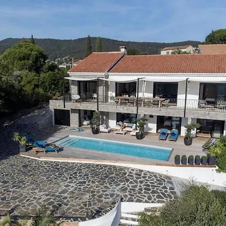 Classee 4 Etoiles , Vue , Piscine, Clim, Parking Villa
