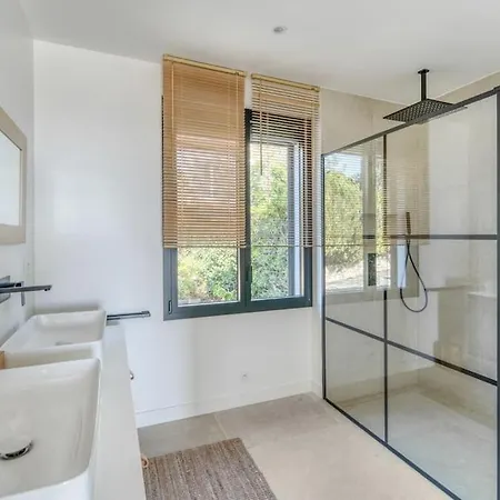 Classee 4 Etoiles , Vue , Piscine, Clim, Parking Villa *